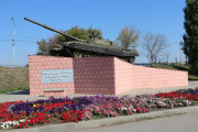 Танк Т-72. Памятник  воинам 150-й отдельной танковой бригады. . Фото 2014 г.