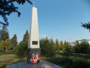 Обелиск на братской могиле на площади Ленина в городе Усмани. Фото 2014 г.