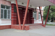 Центральный вход школы № 10 (ул. Краснозаводская, 8)