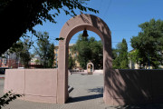 Мемориальный комплекс в память о новолипчанах, погибших в годы Великой Отечественной войны. Конструкции с именами всех новолипчан погибших и пропавших без вести на фронтах Великой Отечественной войны. Фото 2021 г.