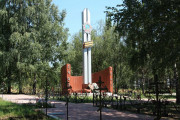Стела и братские могилы на высоте 