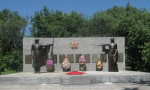Петровский, пос. Памятник воинам-землякам, погибшим в годы Великой Отечественной войны